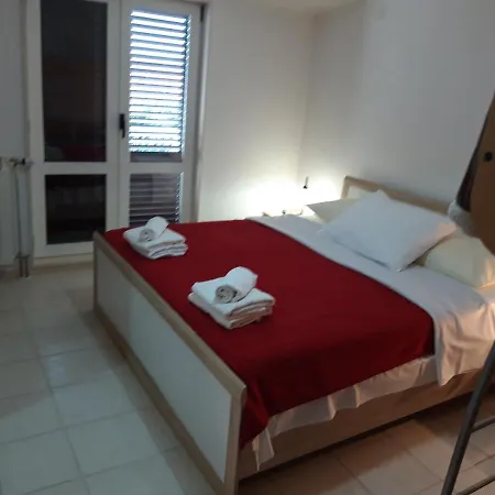 Sasa Kastel Stafilic Croatia بيت ضيافة Kaštela