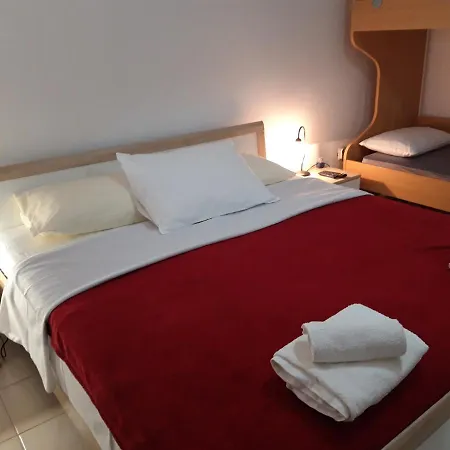 Sasa Kastel Stafilic Croatia * Kaštela