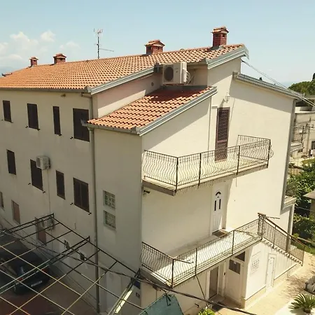 Sasa Kastel Stafilic Croatia Kaštela