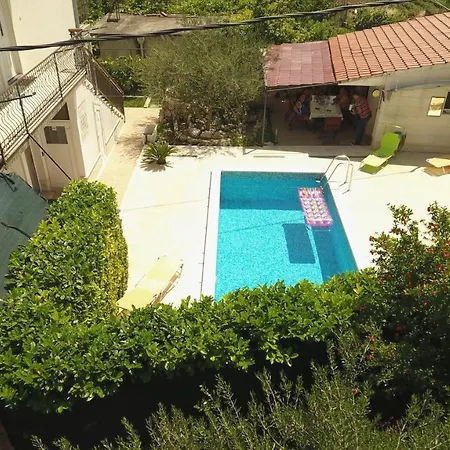 Sasa Kastel Stafilic Croatia Kaštela