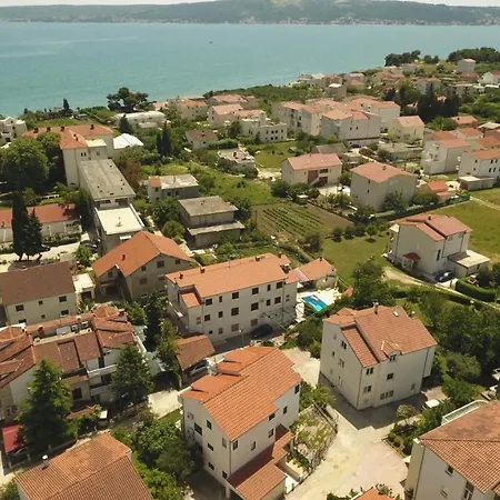 Sasa Kastel Stafilic Croatia بيت ضيافة Kaštela